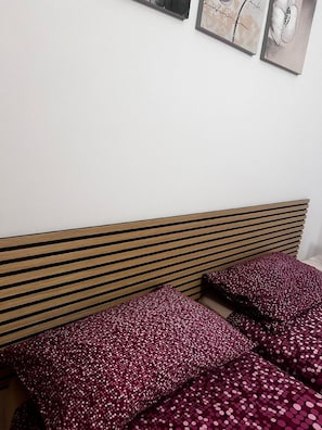 2 bedrooms, iron/ironing board, WiFi