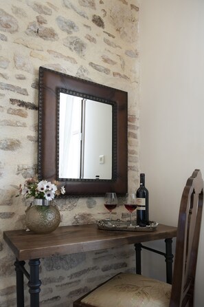 Deluxe Double Room | Living area | Flat-screen TV - Beautiful City Suites (Athens)