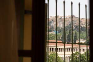 Deluxe Double Room, Balcony | Egyptian cotton sheets, premium bedding, down duvets, minibar - Beautiful City Suites (Athens)