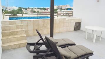 Luxury-Penthouse | Hochwertige Bettwaren, Daunenbettdecken, Zimmersafe
