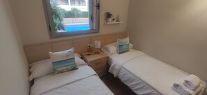 3 bedrooms, iron/ironing board, WiFi, bed sheets - Spacious apartment overlooking the community pool. Ideal for children. (L'Ametlla de Mar)