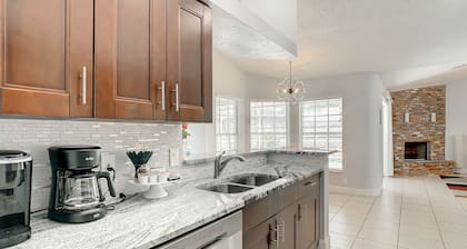 3BR Luxury Pool Home. Heated Pool. Pool Table