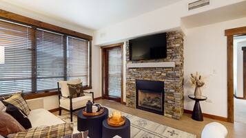 TV, fireplace, DVD player