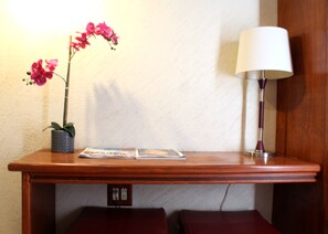 Suite, 1 King Bed | Badezimmerausstattung