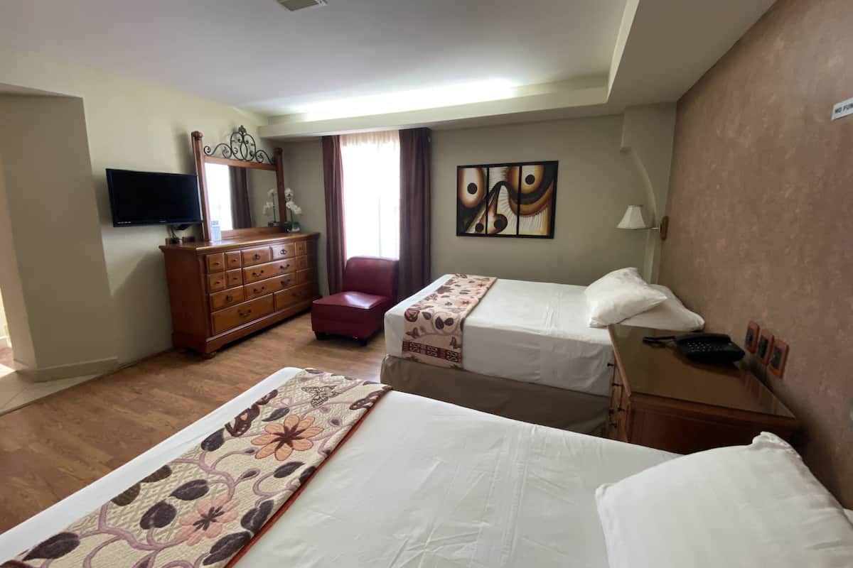 Suite, Multiple Beds | Verdunkelungsvorhänge, schallisolierte Zimmer, kostenloses WLAN