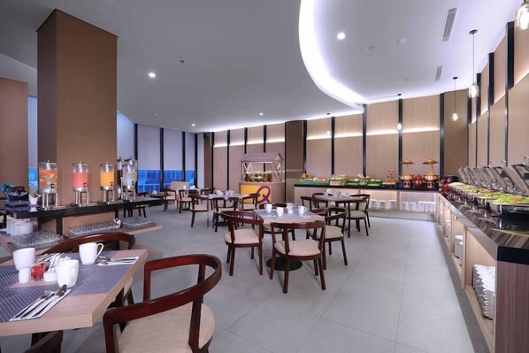 Dining - Quest Prime Cikarang by Aston (Cikarang)