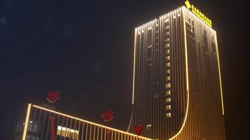 المنشأة من الخارج