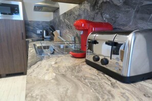 Private kitchen - Quay Apartments Newport (Newport)