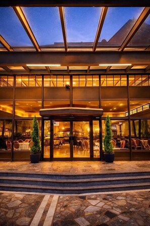Outdoor dining - Bellevue Hotel (Ilinden)