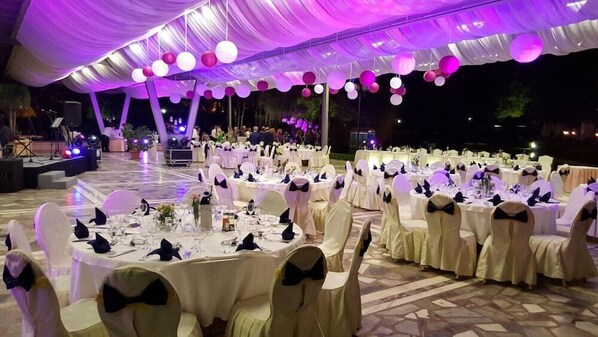 屋外バンケット スペース