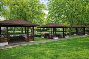 Outdoor dining - Bellevue Hotel (Ilinden)
