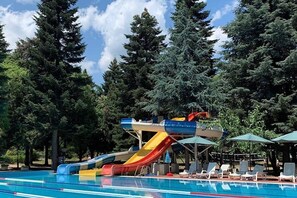 A swimming pool with multiple slides and lounge chairs. - Gloria Saints Constantine And Helena (Varna)