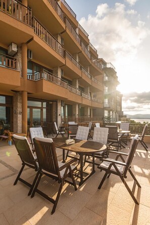 Outdoor dining - Hotel Kalithea (Sozopol)