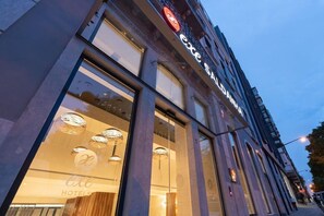 Exterior detail - Exe Saldanha (Lisbon)