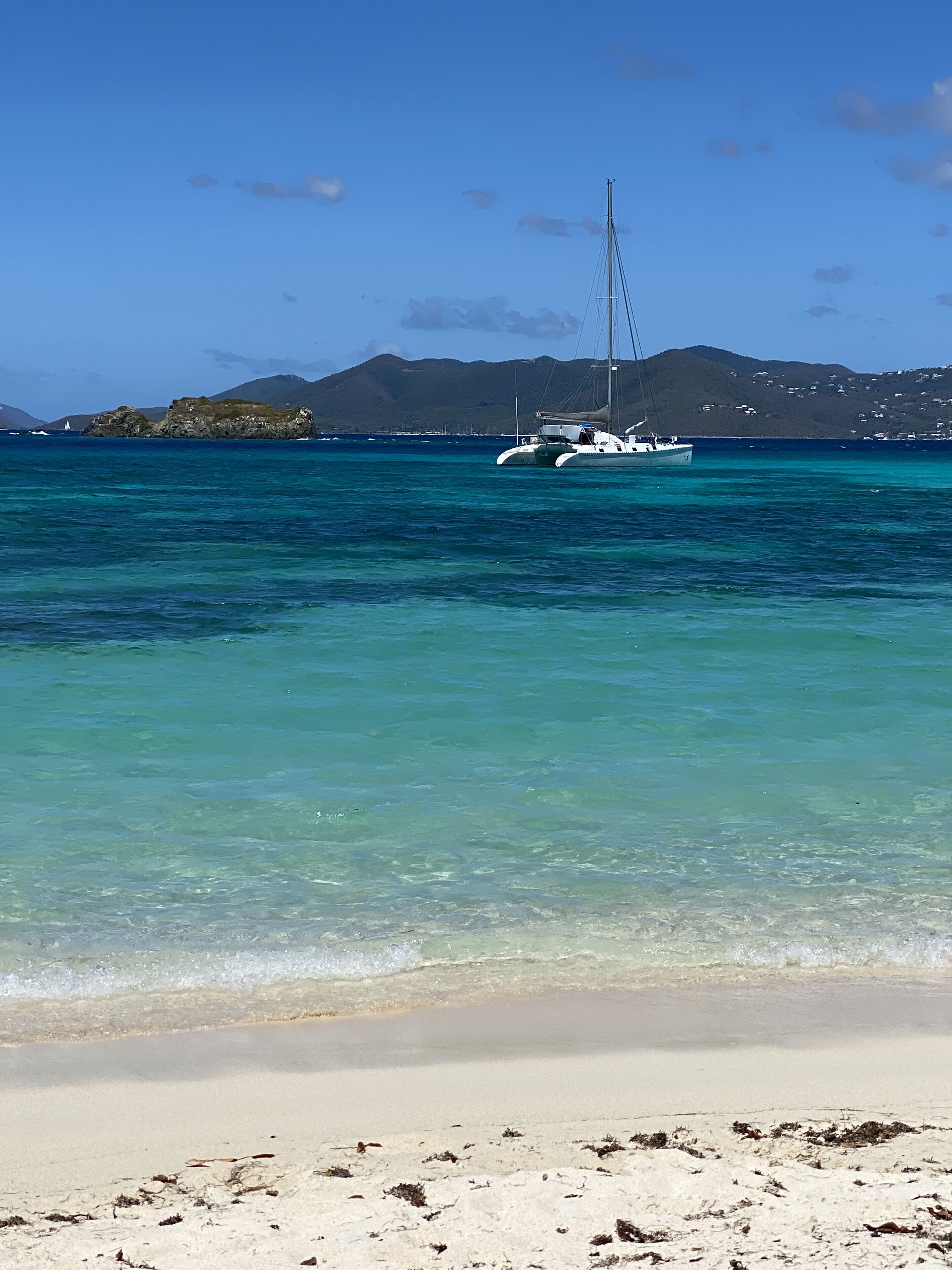 Plage, chaises longues, serviettes de plage