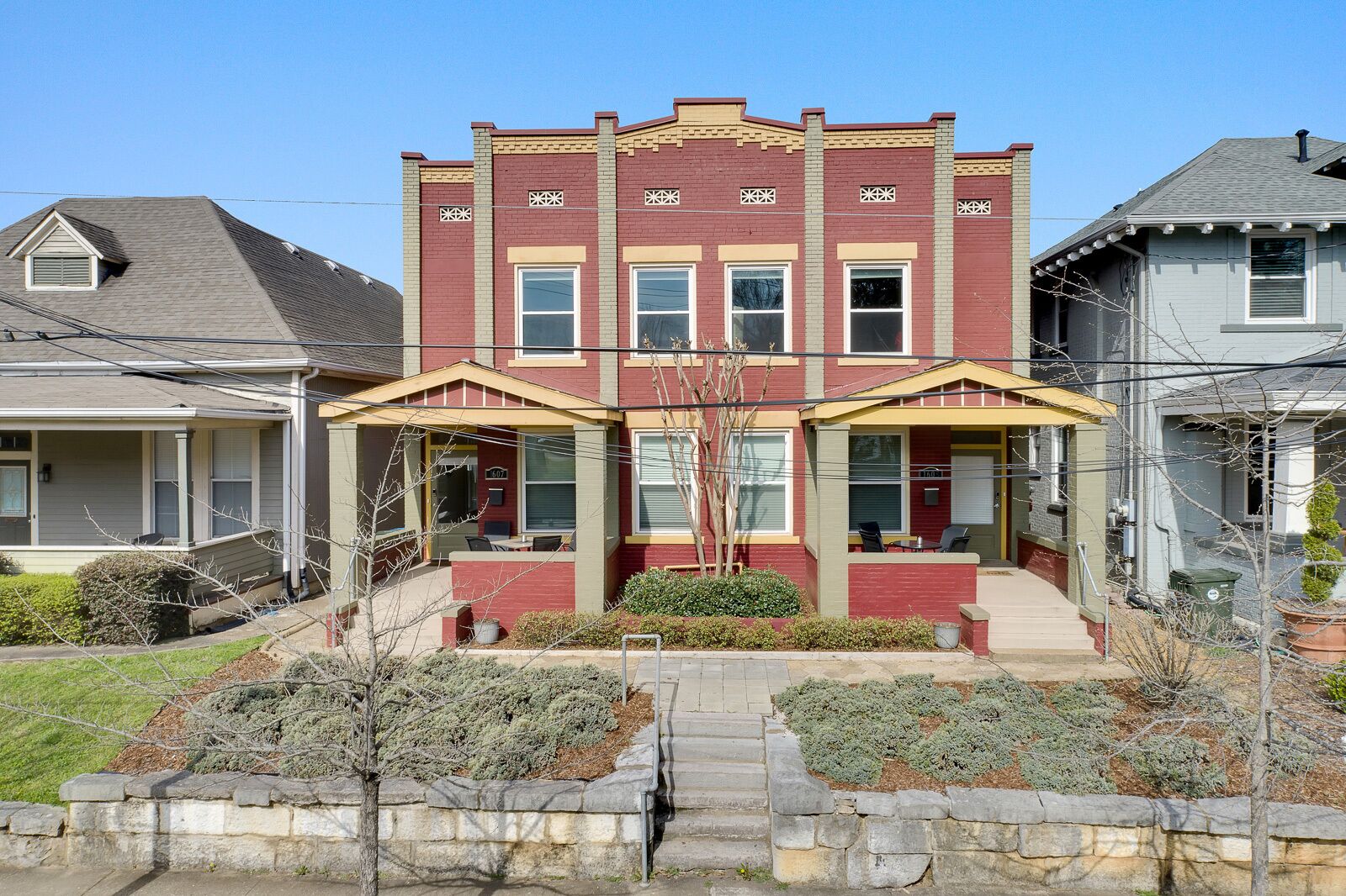 Southside upstairs townhome. 3bed 2bath, walkable, off street parking. 