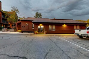 Exterior - Large & comfy condo with pool, hot tubs, clubhouse & sauna (Steamboat Springs)