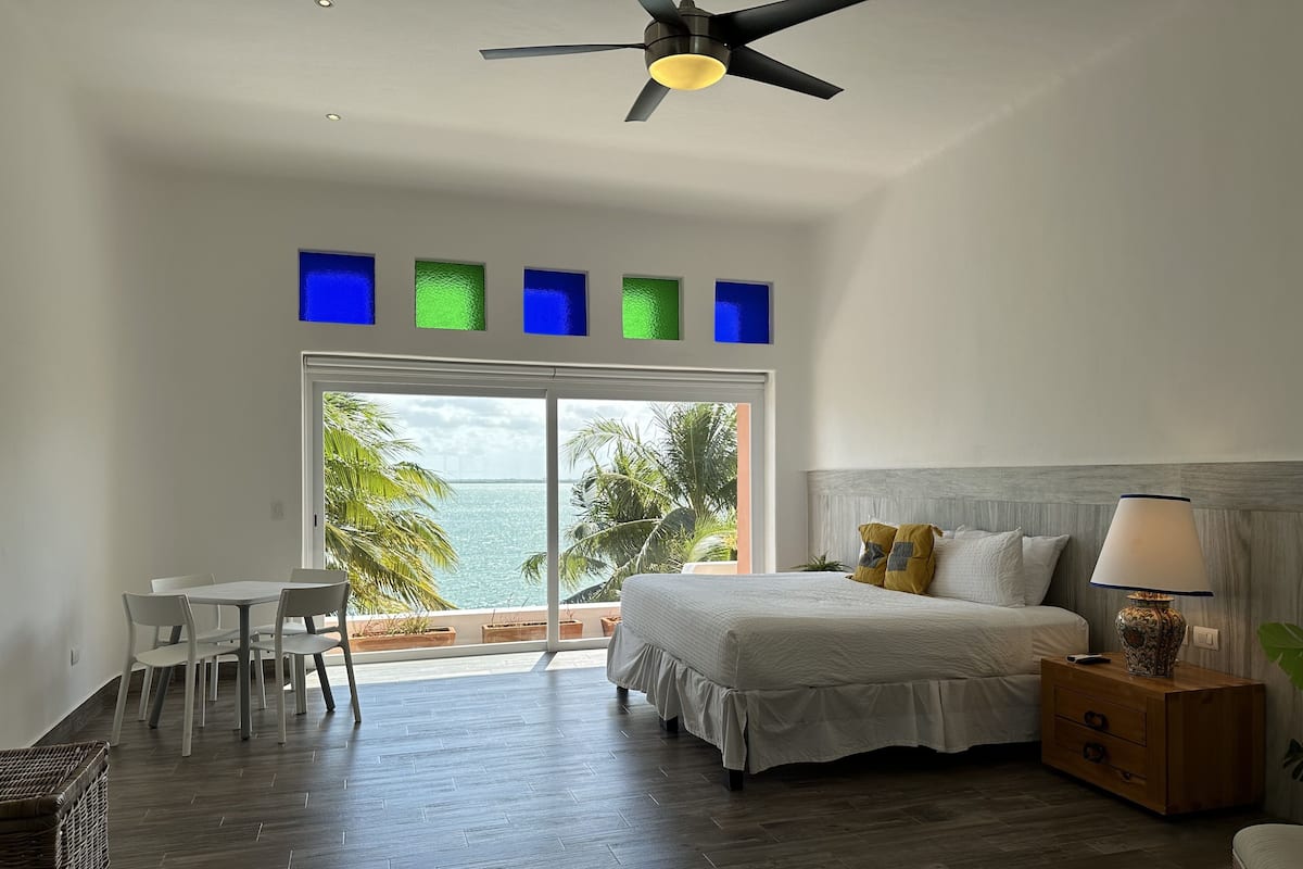 Junior Suite, 1 King Bed, Lagoon View