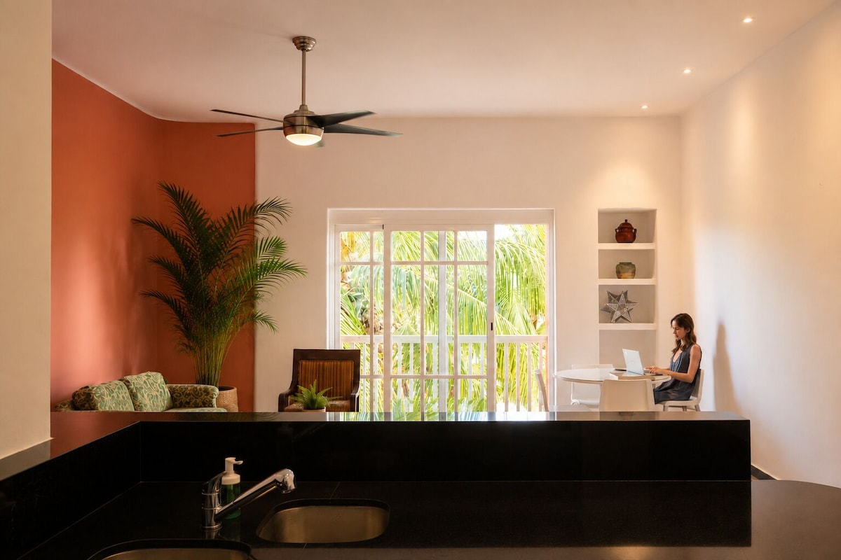 Luxury Suite, 2 Double Beds, Lagoon View | Living area