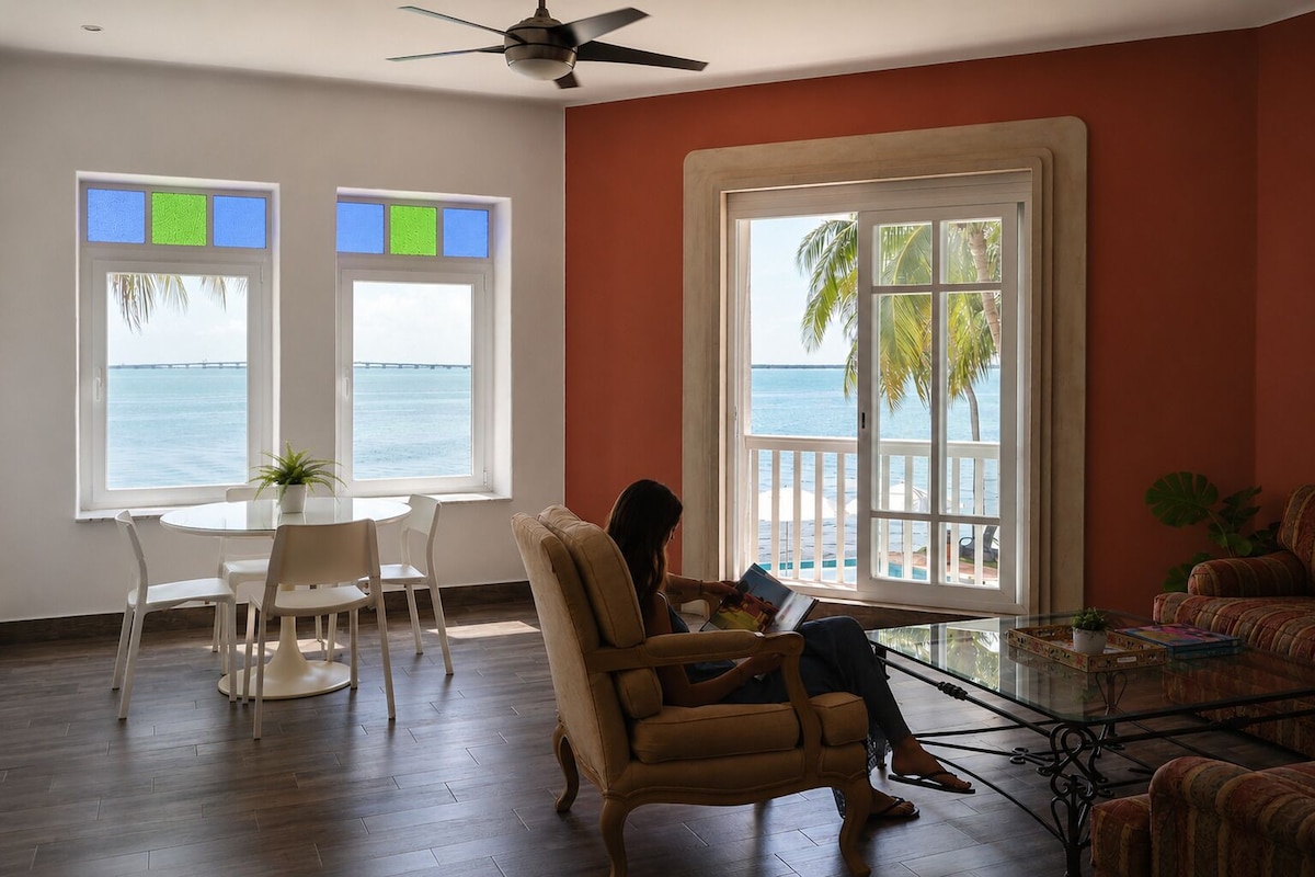 Luxury Suite, 1 King Bed, Lagoon View | Living area