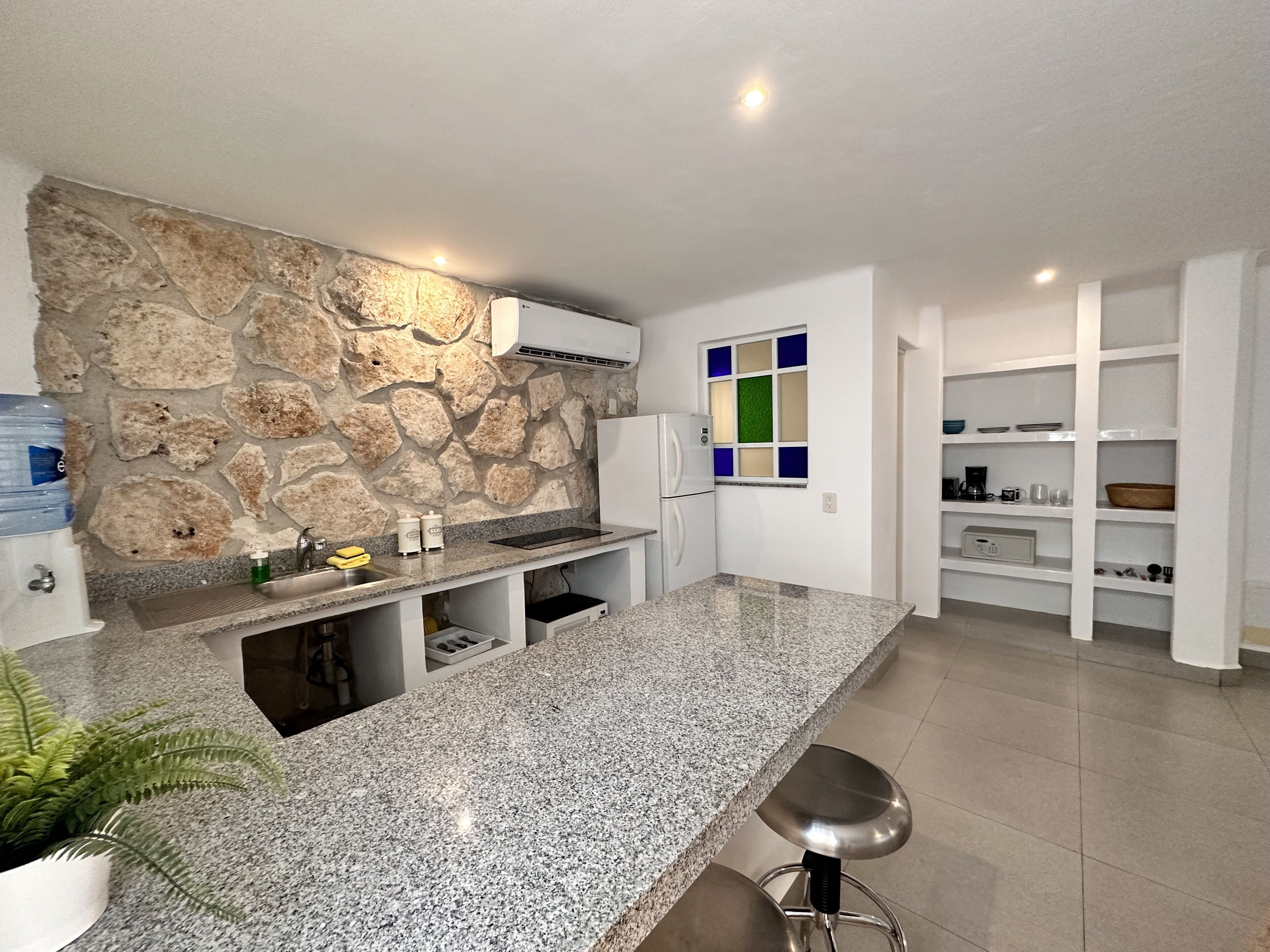 comfort studio suite, 1 king bed, kitchen | private kitchen | mini-fridge, microwave, stovetop, coffee/tea maker