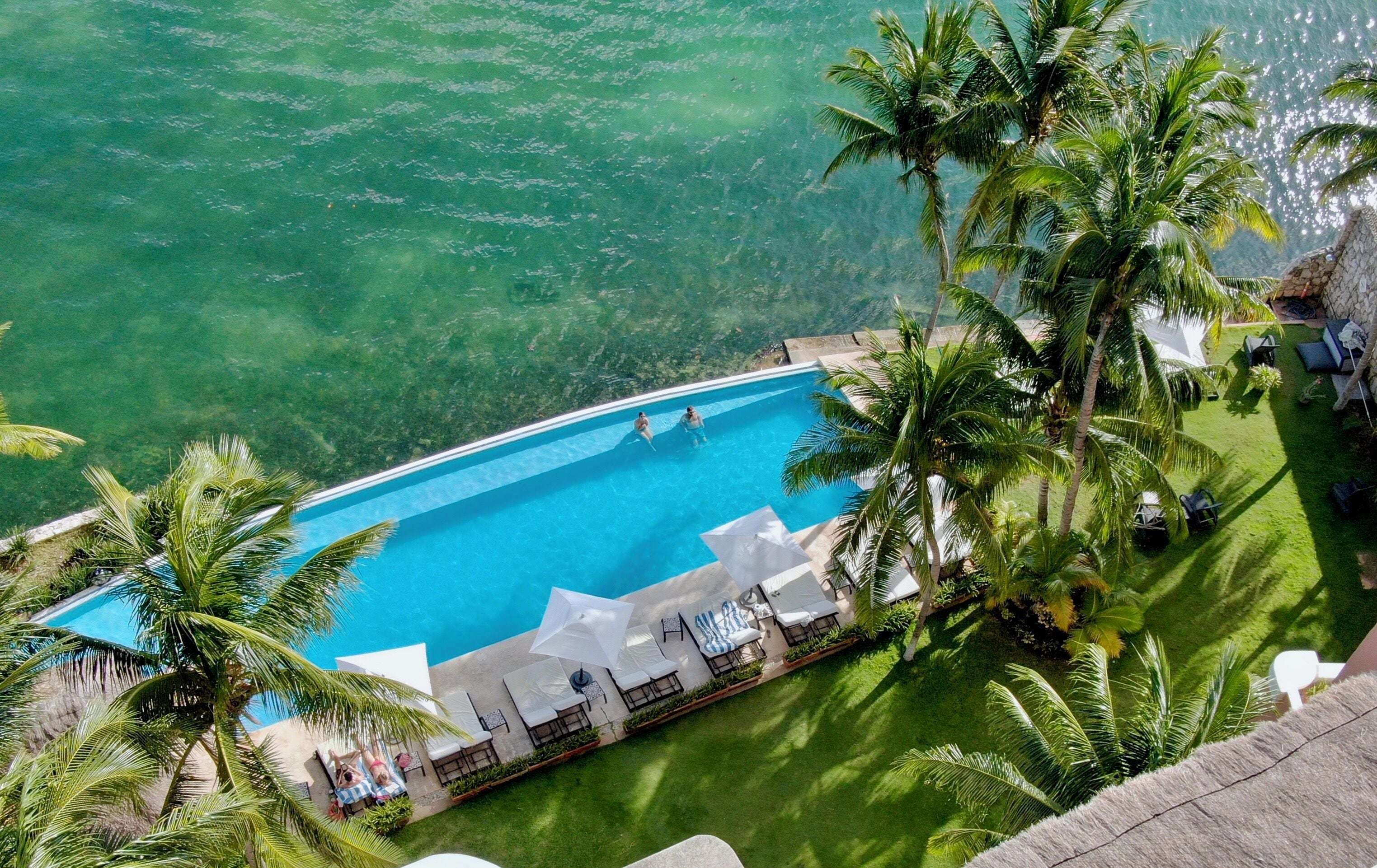 outdoor pool, open 7:00 am to 10:00 pm, pool umbrellas, pool loungers