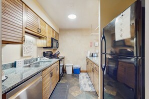 ثلاجة، ميكروويف، فرن، موقد طهي مسطح