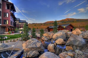 A heated pool - Stunning studio next to Wildhorse gondola w/shared hot tubs, pool, gym, & more (Steamboat Springs)
