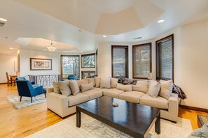 TV, fireplace, Netflix, streaming services