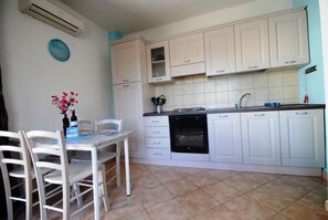 Frigorifero, macchina per tè/caffè, tostapane