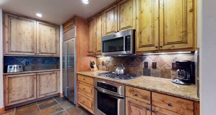 Ski-in/ski-out condo w/ fireplace, W/D, balcony & shared slopeside pool/hot tub