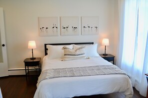 5 chambres, bureau, fer et planche à repasser, lit parapluie