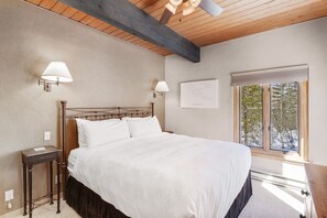 3 habitaciones, tabla de planchar con plancha, wifi y ropa de cama 