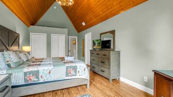 4 dormitoris, escriptori i planxa i posts de planxar