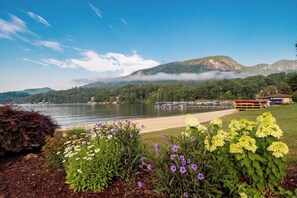 Beach nearby - Lake Lure (OPENS MAY), Rumbling Bald Amenities: Swim Beach, Pool. Pretty Views, Golf Cart, Hot Tub, Firepit (Lake Lure)