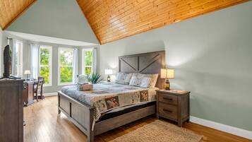 4 bedrooms, desk, iron/ironing board, travel cot