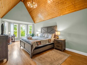 4 bedrooms, desk, iron/ironing board, travel cot