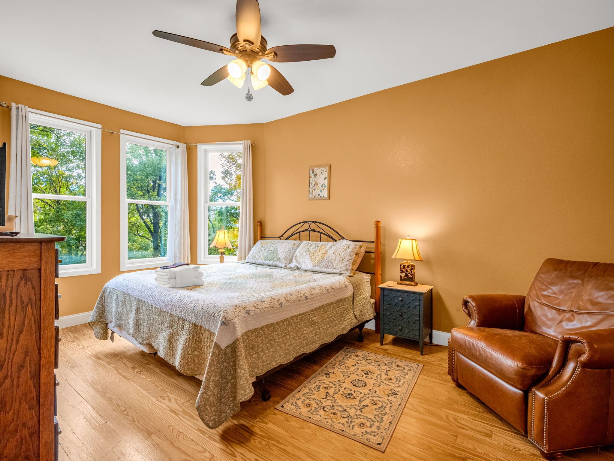 4 Schlafzimmer, Schreibtisch, Bügeleisen/Bügelbrett, Reisekinderbett