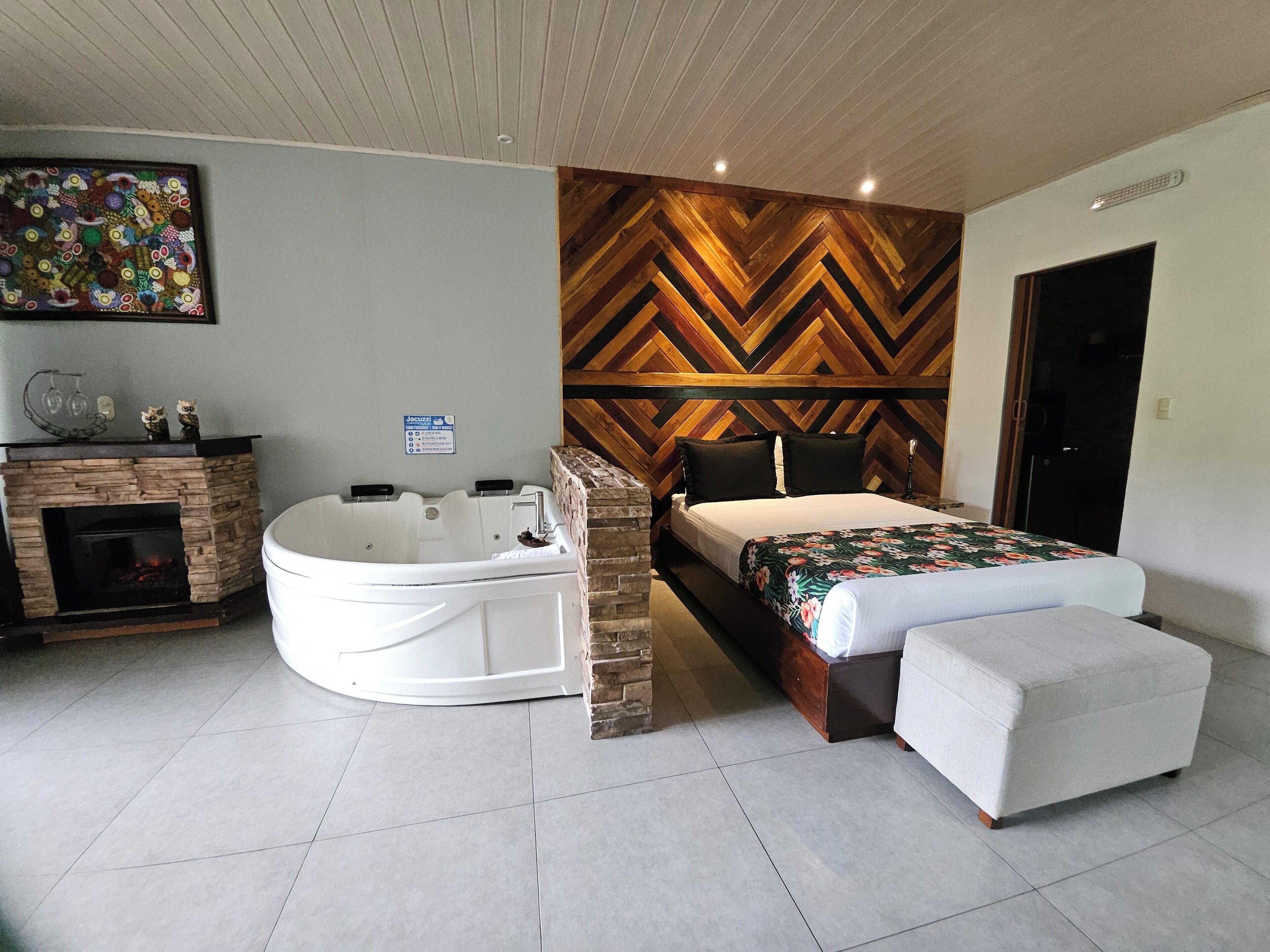 deluxe suite, hot tub, hill view | 1 bedroom, hypo-allergenic bedding, pillow-top beds, minibar