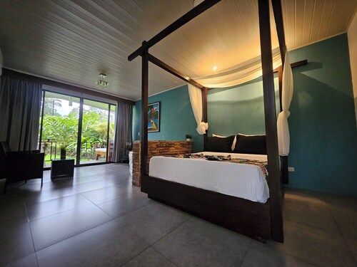 Yellow Tree Suites