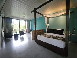 Honeymoon Suite, 1 Queen Bed, Hot Tub, Hill View