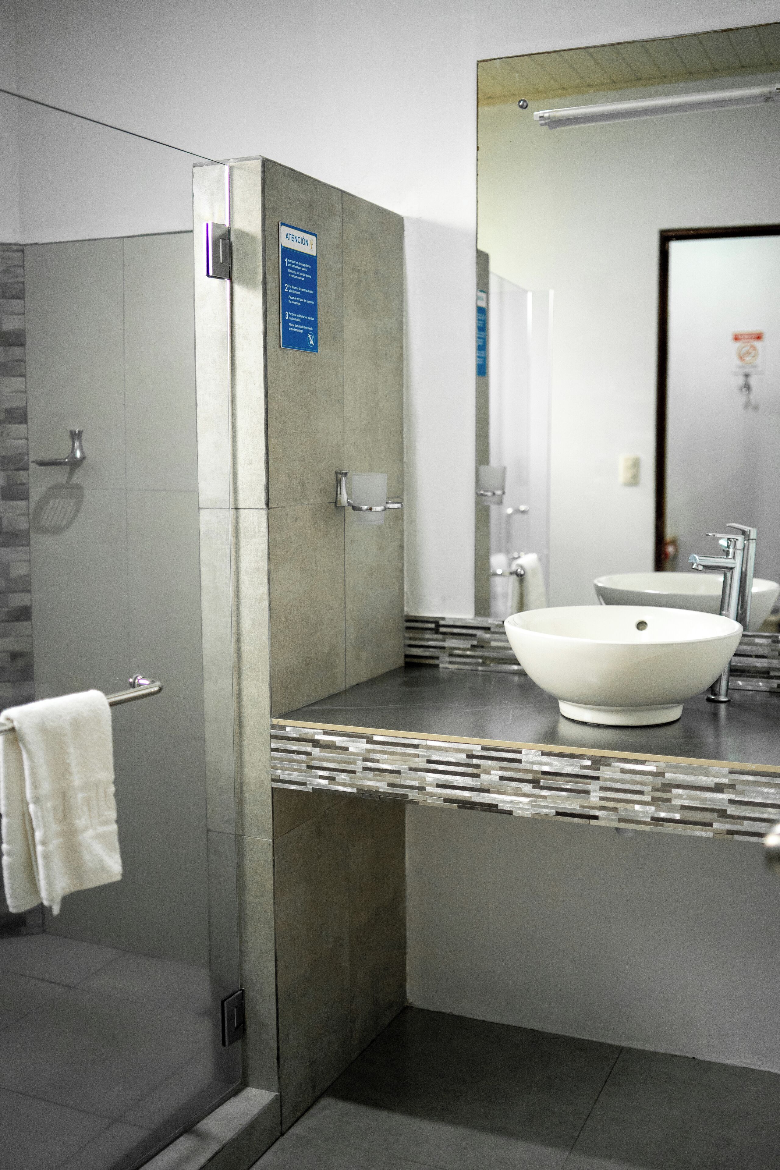 deluxe suite, hot tub, hill view | bathroom | shower, rainfall showerhead, free toiletries, hair dryer