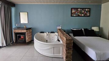 Suite con Jacuzzi y vista al volcan | Courtyard view