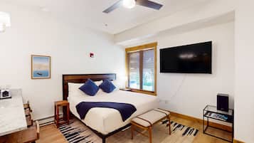 Iron/ironing board, WiFi, bed sheets, wheelchair access