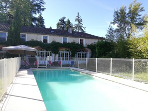 Outdoor pool - Villa 4 Avec Vue, Piscine et Parc de Château (Montbron)