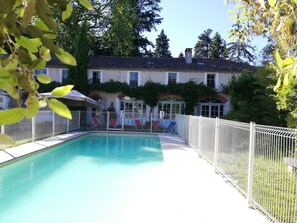 حمّام سباحة خارجي