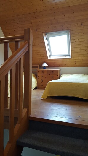 2 bedrooms, iron/ironing board, travel cot, free WiFi