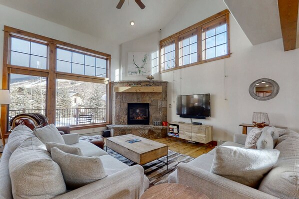 Téléviseur, foyer, lecteur de DVD