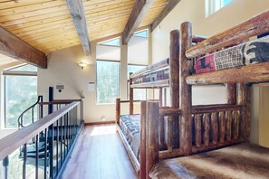 4 Schlafzimmer, BĂŒgeleisen/BĂŒgelbrett, Internetzugang, BettwĂ€sche