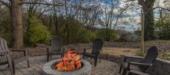 Bungalow Charmer with private Hot Tub!